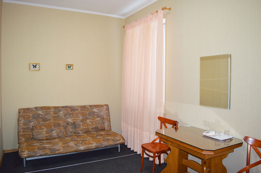 Mini Chisinau Hotel Екстер'єр фото